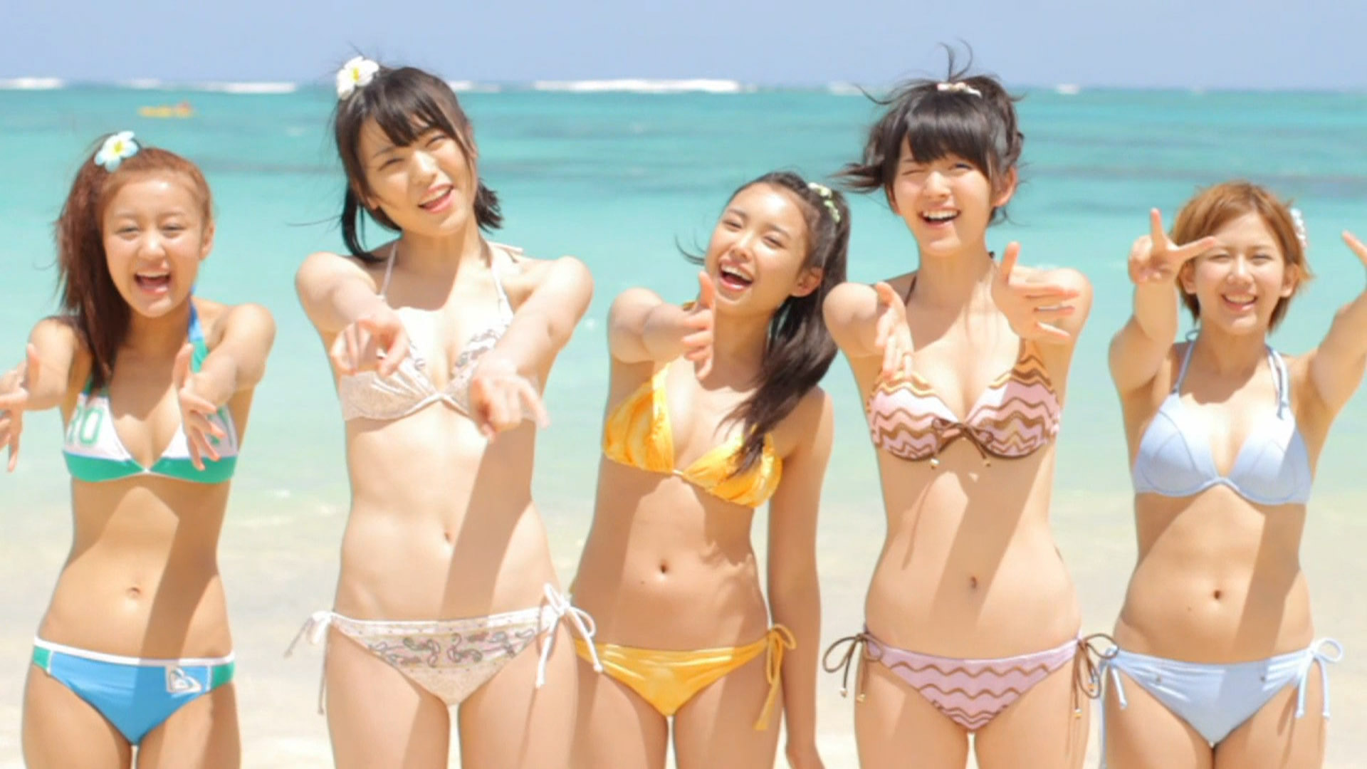 Jap video. Красивые азиатки в купальниках. Маленькие Японочки на пляже. Японки в купальниках. Пляжи Японии с девушками.